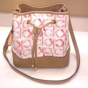Calvin Klein Gabrianna Signature bucket bag